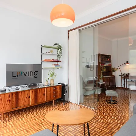 Liiiving In - Vintage Design Apartment
