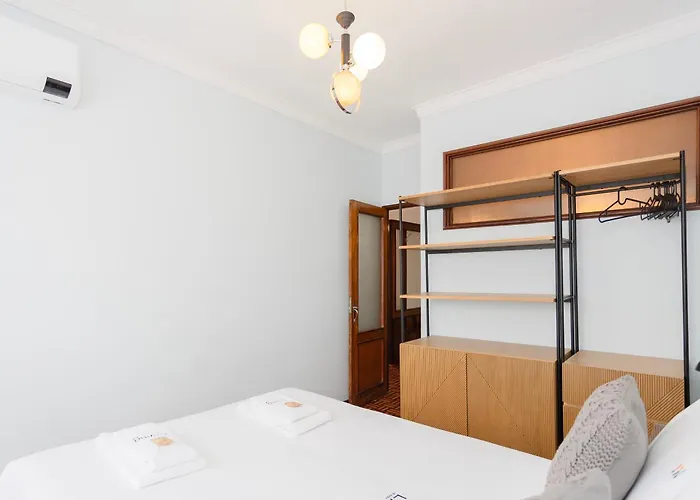 Liiiving In - Vintage Design *