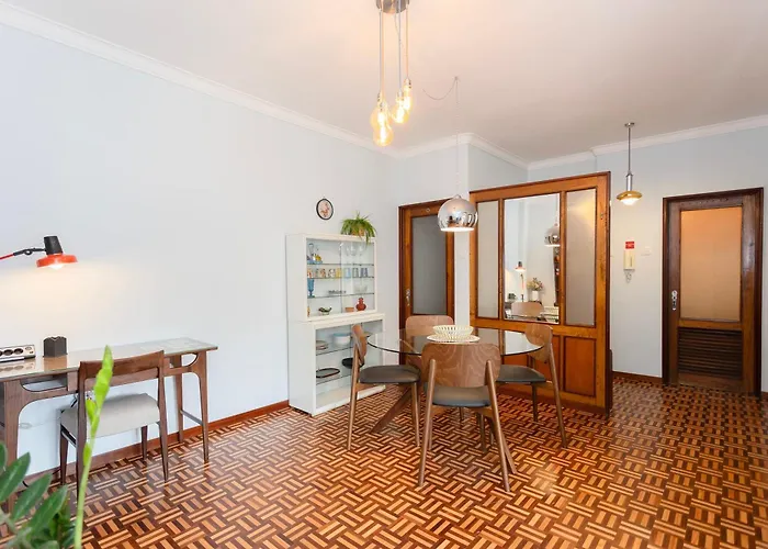 Liiiving In - Vintage Design *