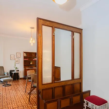 Liiiving In - Vintage Design * Porto